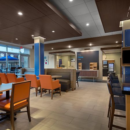 Holiday Inn Express & Suites - Fayetteville South By Ihg Extérieur photo