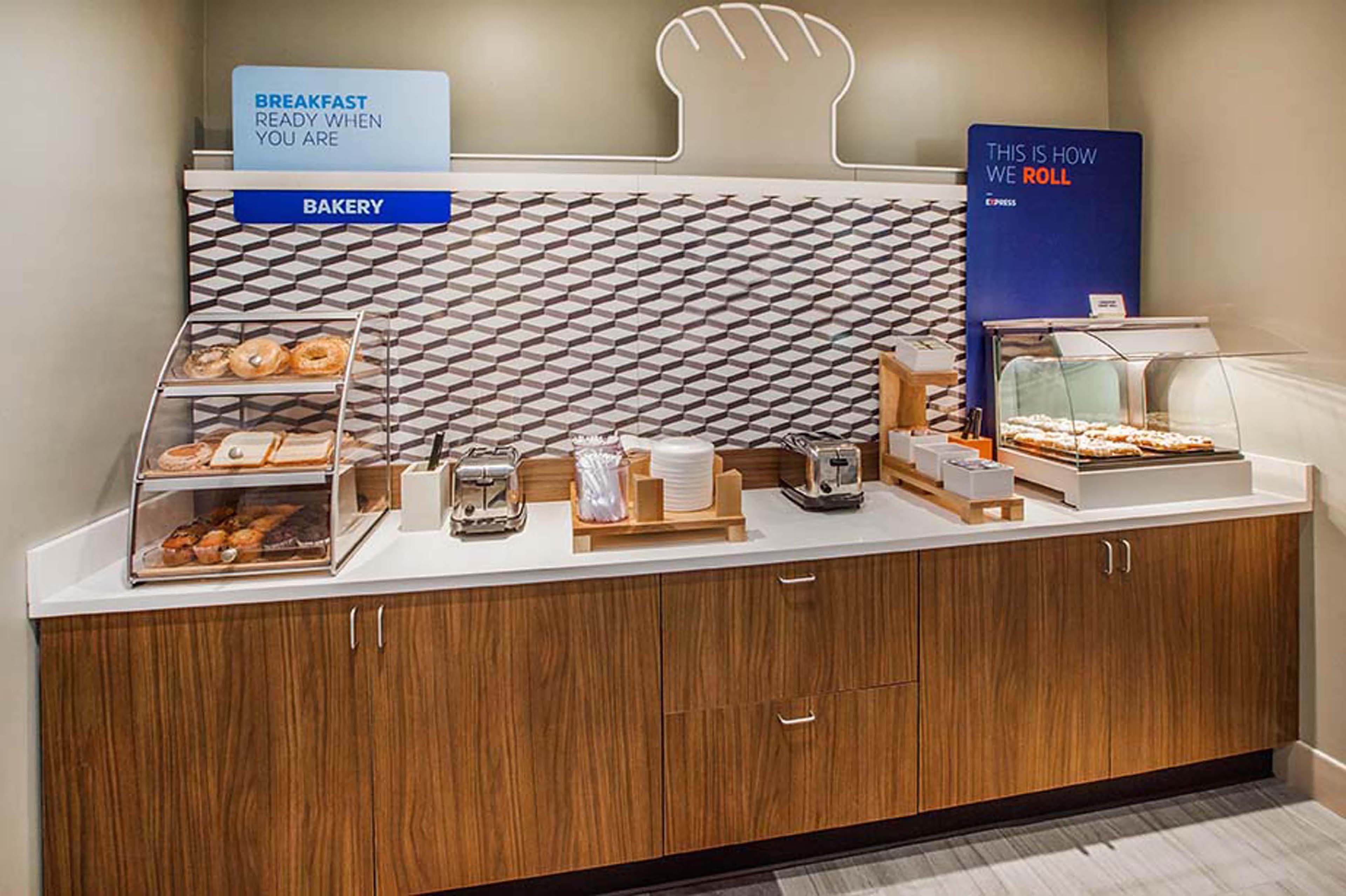 Holiday Inn Express & Suites - Fayetteville South By Ihg Extérieur photo