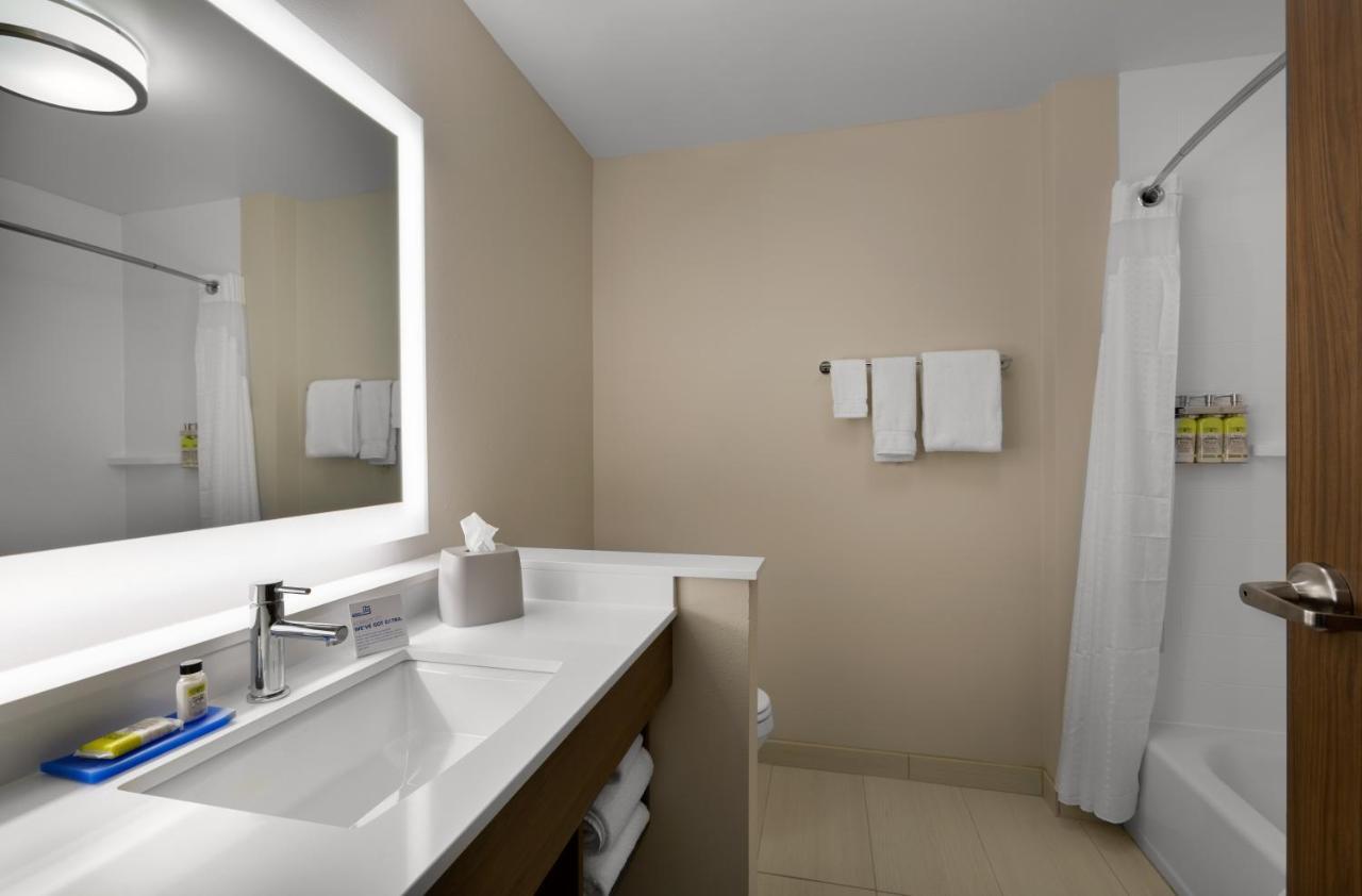 Holiday Inn Express & Suites - Fayetteville South By Ihg Extérieur photo